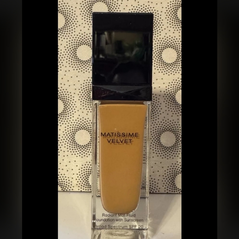 GIVENCHY - Matissime Velvet Radiant Mat Foundation ( Amber 08)